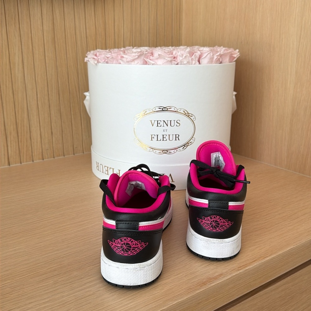 Air Jordan 1 Low GS 'Fierce Pink - Picture 2 of 3